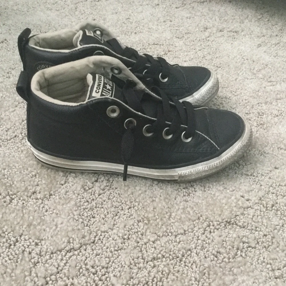 Kids Black Leather Converse High Top Sneakers Size 1.5 Casual Basic Comfort